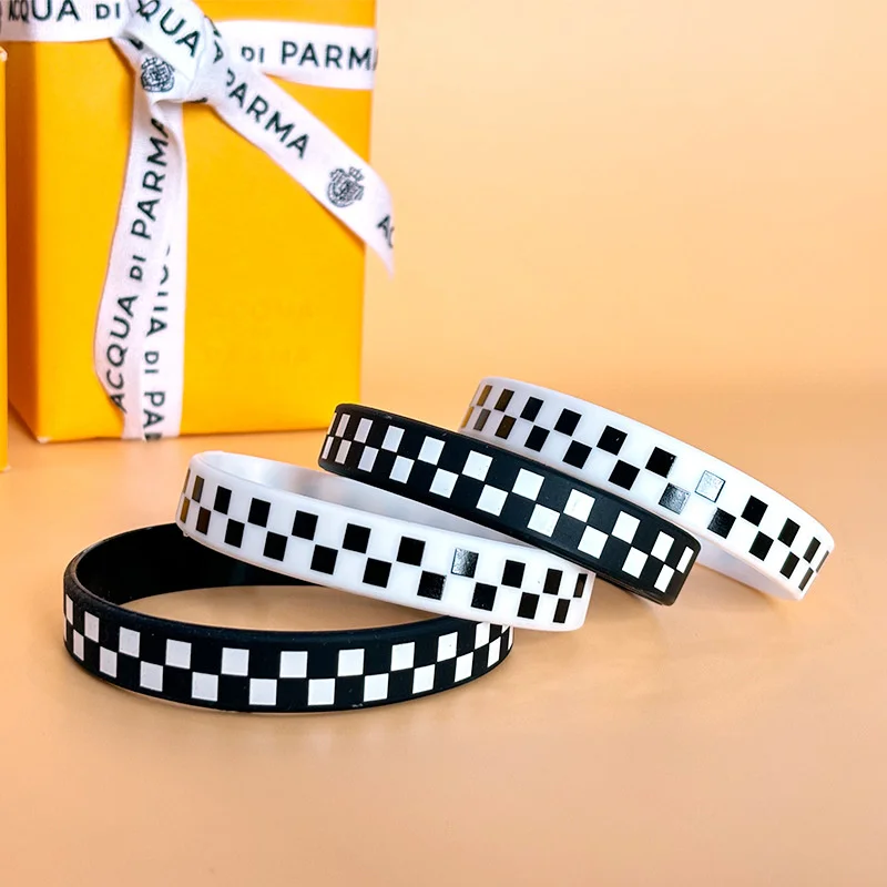 1PC Wristbands Decorations Favors Race Car Party Supplies Vintage Couples Black White Plaid Checkered Pattern Silicone Bracelet - Imagen 5